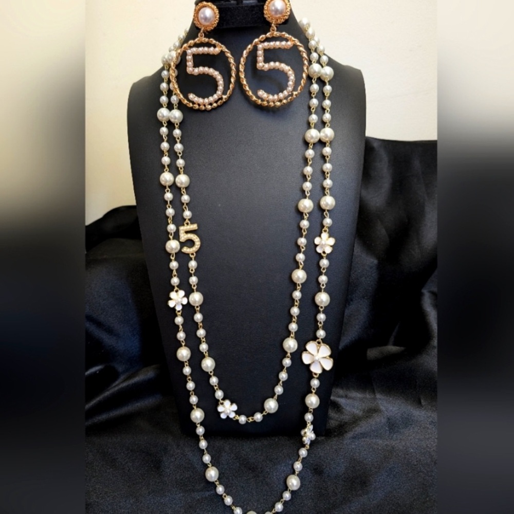 Elegant Pearl and Gold Earrings